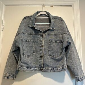 Unisex Oversized Sz: L  Acid Wash Denim Patch Pocket Trucker Jacket.